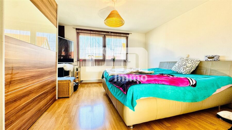 Schönes Wohnhaus mit Doppelgarage, Terrasse und Nebengelass in Traumlage - OG / DG Schlafzimmer